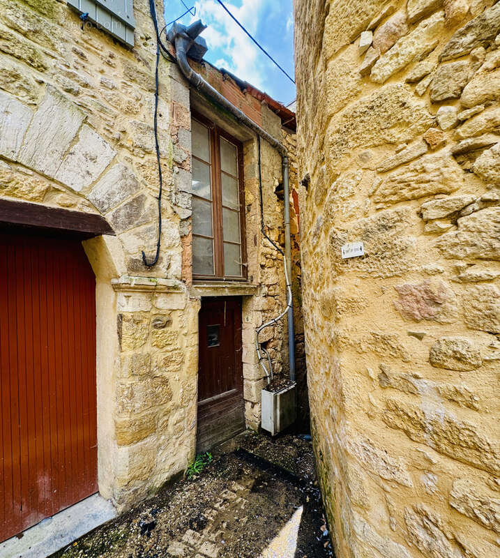 SOUS OFFRE ACCEPTEE -- Immeuble au coeur de St Cyprien en Périgord _ EXCLUSIVITE Stephane Gounet - photo 2