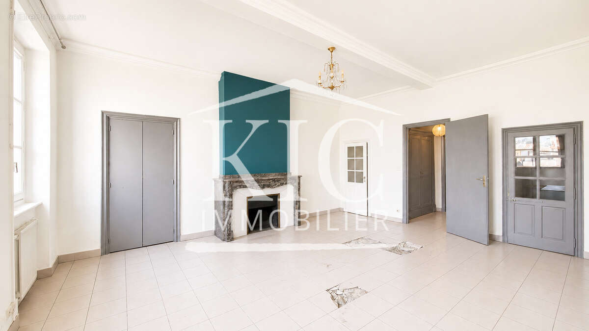 Carcassonne centre-ville - appartement t2 + grenier + parking - photo 4