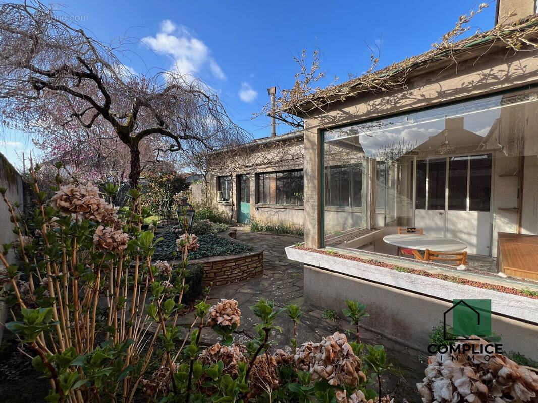 Maison à SAINT-ETIENNE-DE-MONTLUC