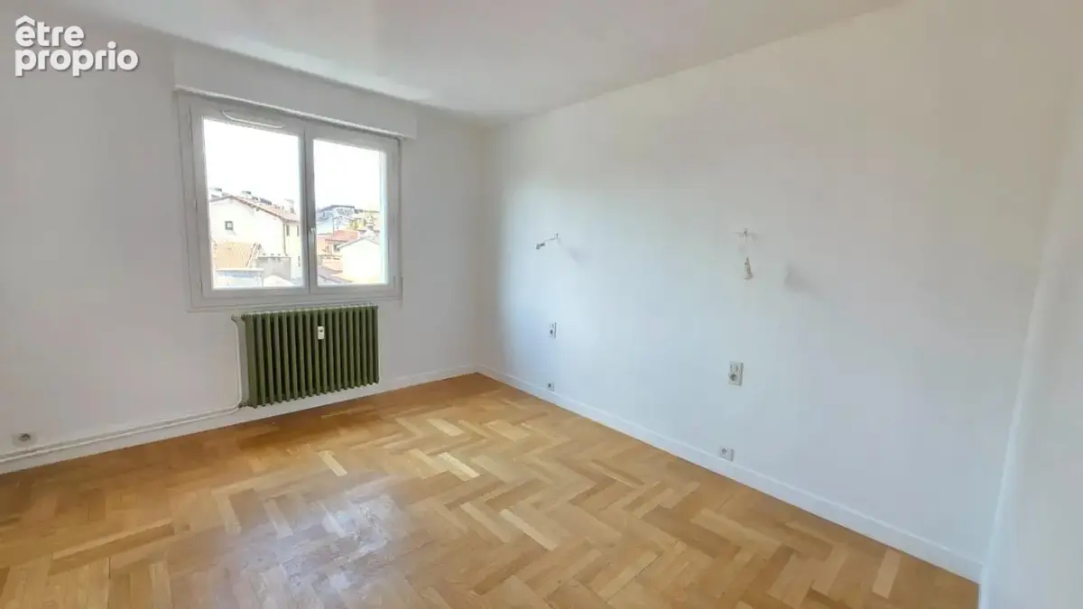 Appartement de type 3  79 m² ,  renove avec gout au 6 eme etage et avec ascenseur - - photo 6