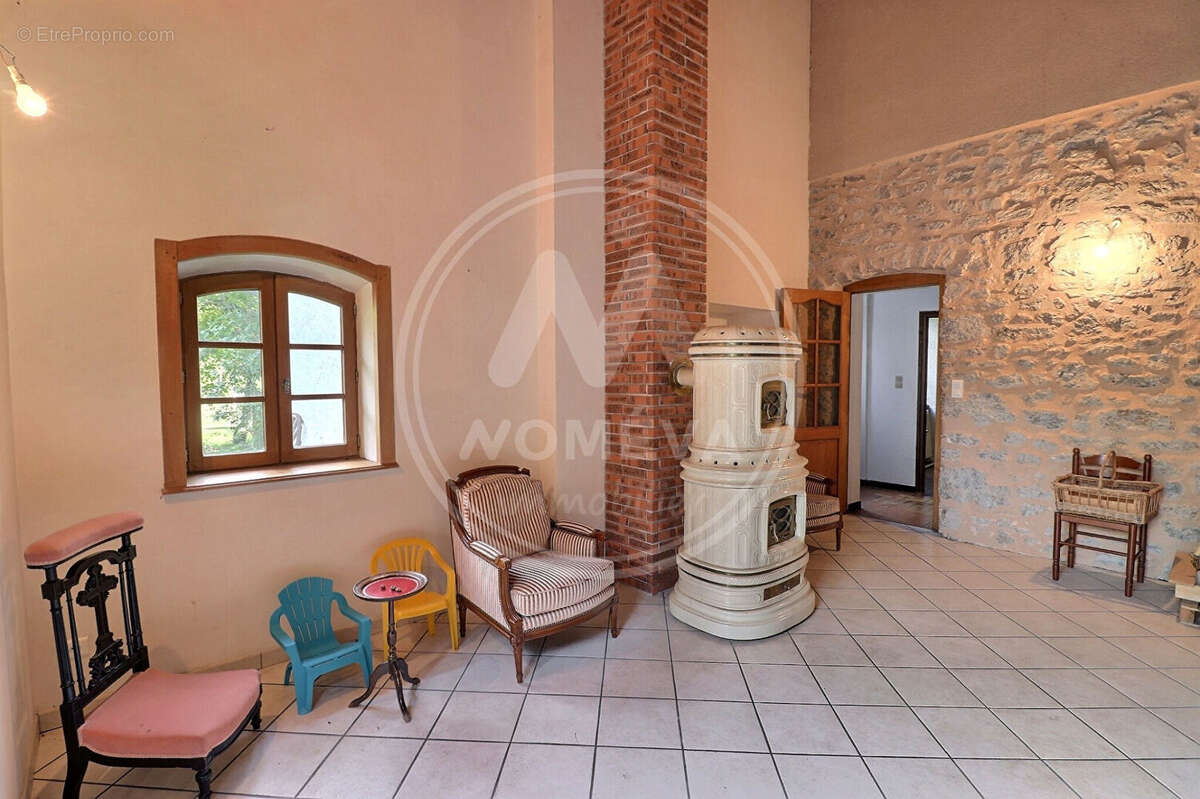 Maison à MONTREGARD