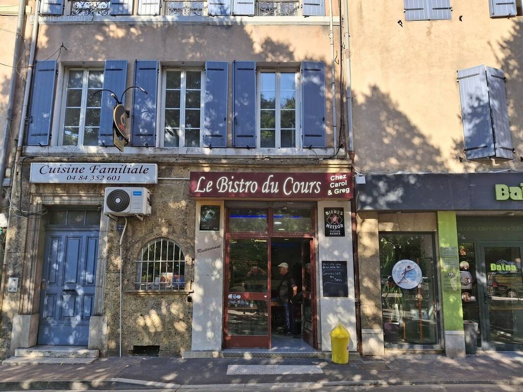 Commerce à ROQUEVAIRE