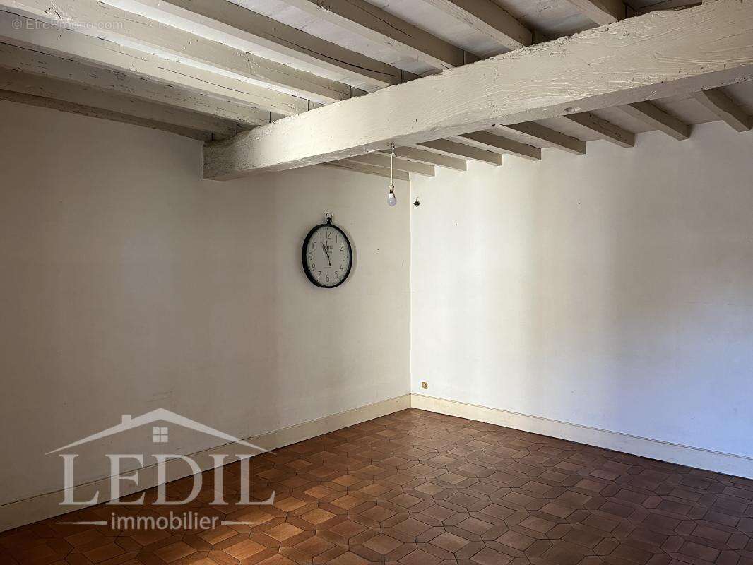 Immeuble avec jardinet et garage - photo 4