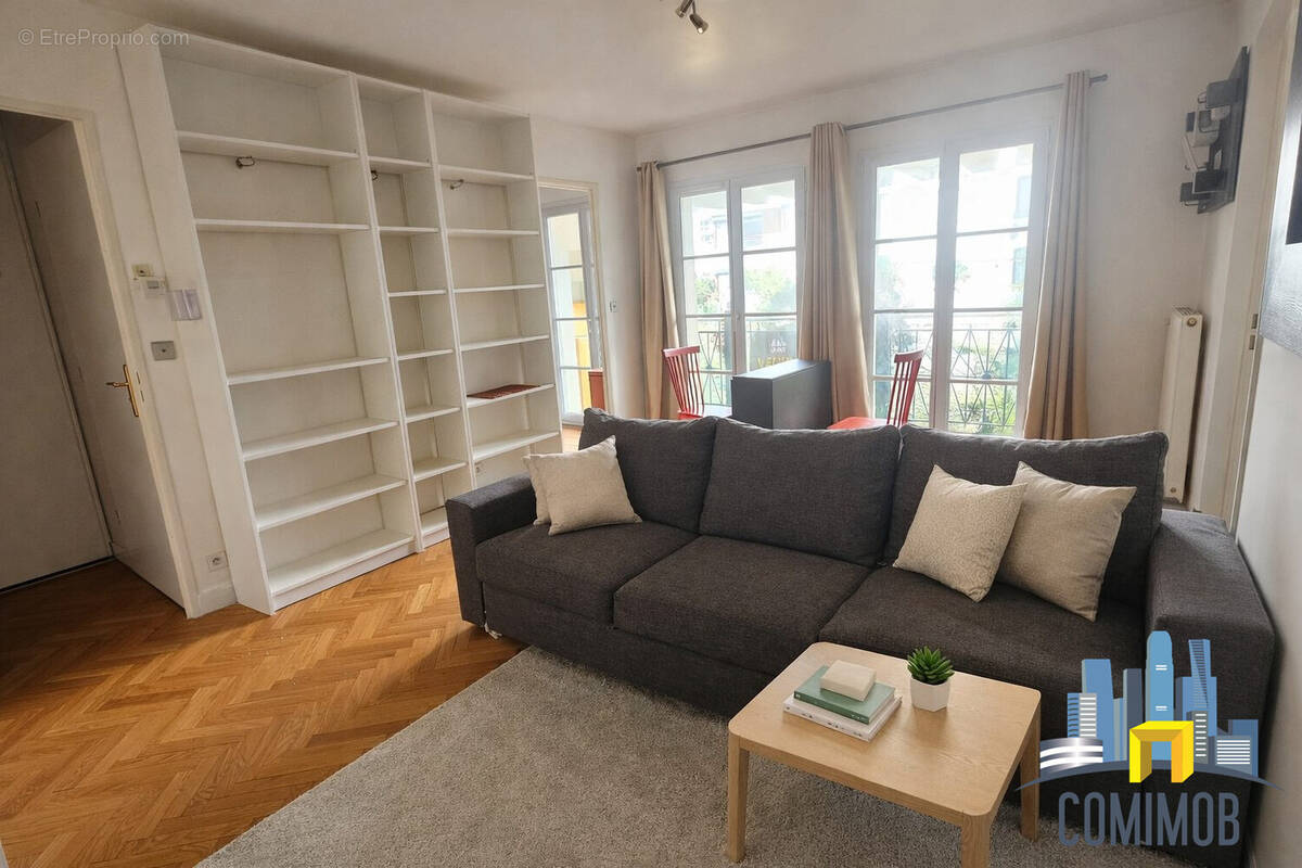 Appartement à COURBEVOIE