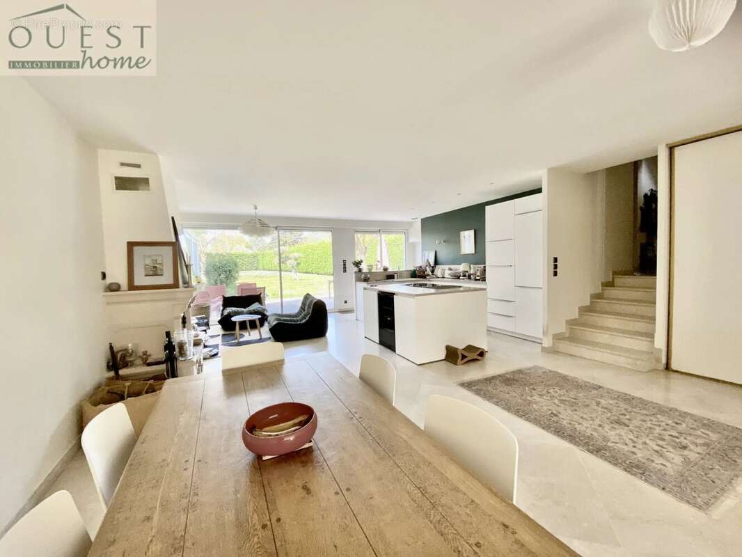 Maison à CHARBONNIERES-LES-BAINS