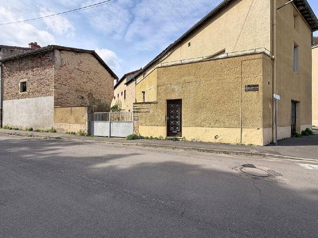 Maison 270 m² à Cluny  - photo 1