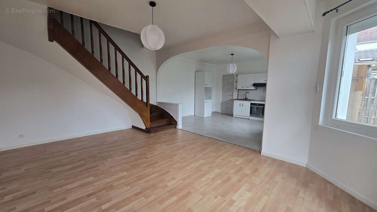 Appartement à LARDY
