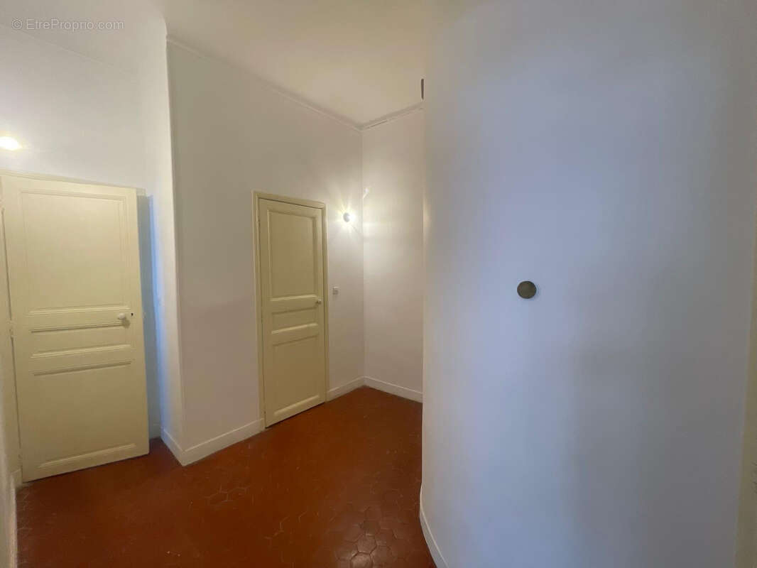 Appartement à MARSEILLE-4E