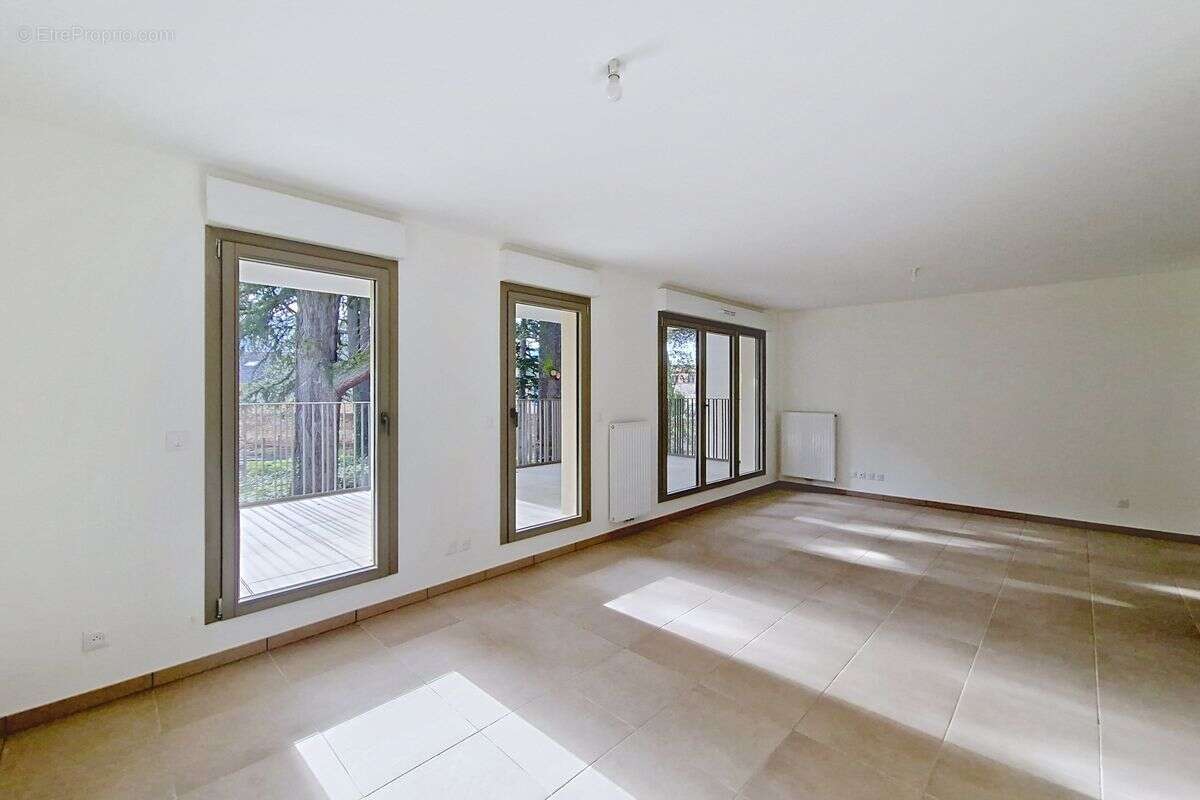 Appartement à MILLERY