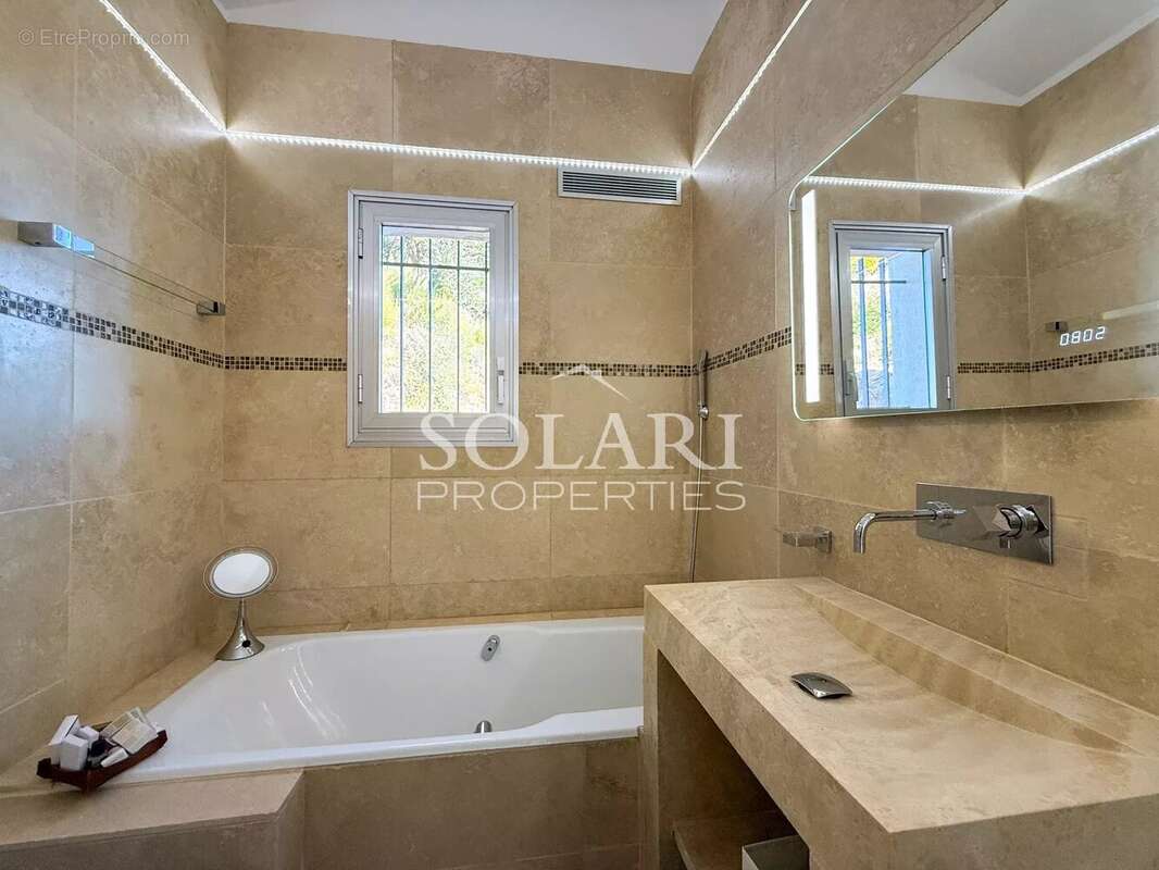 Maison à MANDELIEU-LA-NAPOULE