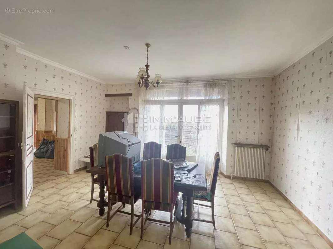 Maison à MARIGNY-LE-CHATEL