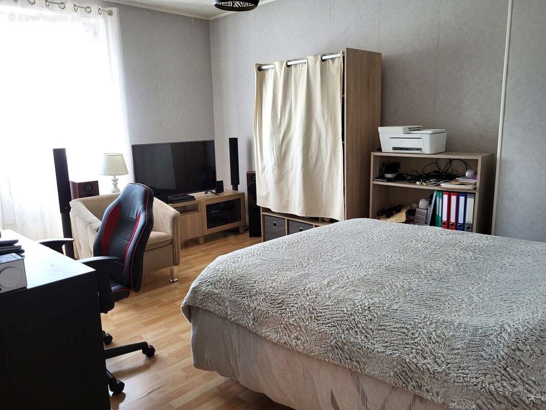 chambre 3 - Maison à CHAMPFORGEUIL