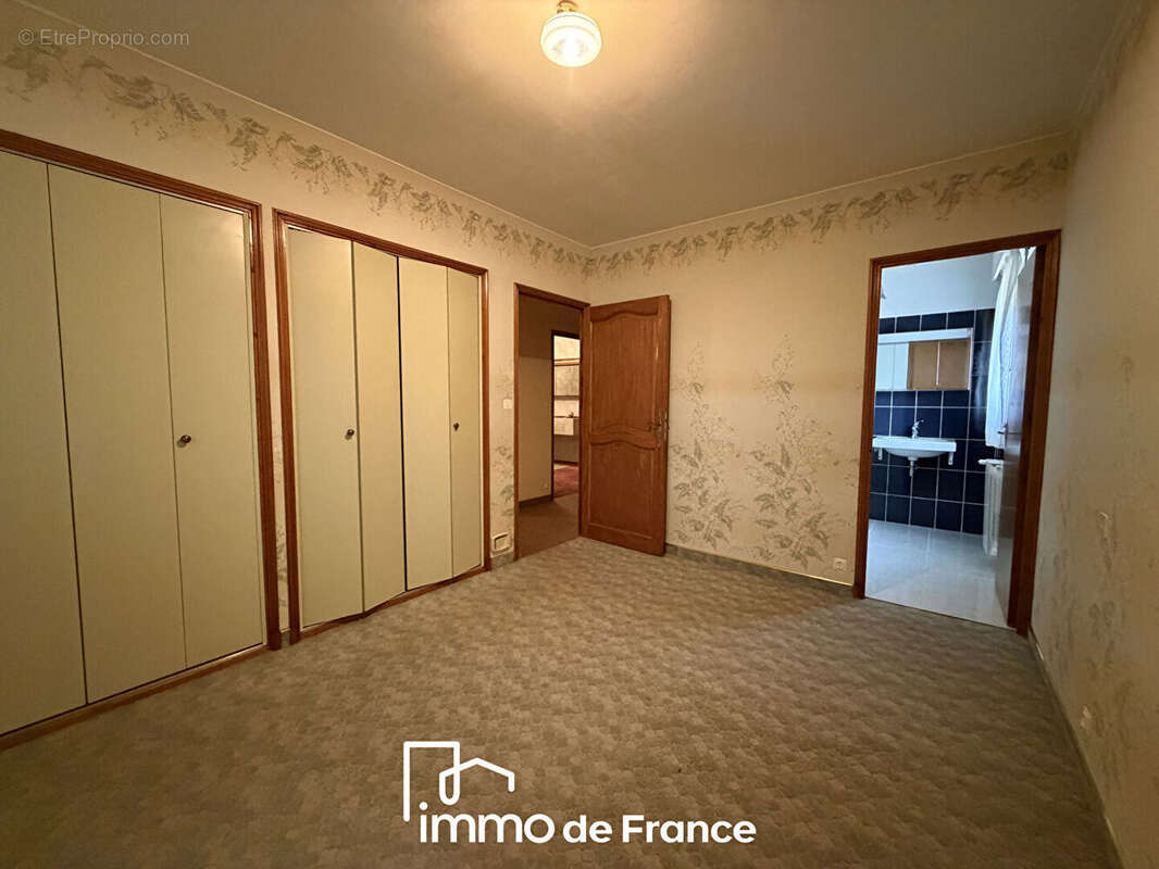 Sainte Radegonde, Grande Maison familiale - Parcelle de 931 m² - photo 7