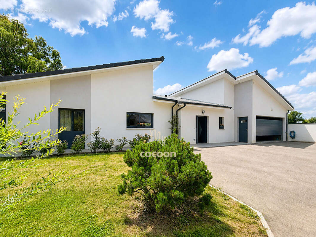 Montagnat - Maison familiale - 6 pièces - 203,25m2 - Piscine - photo 4
