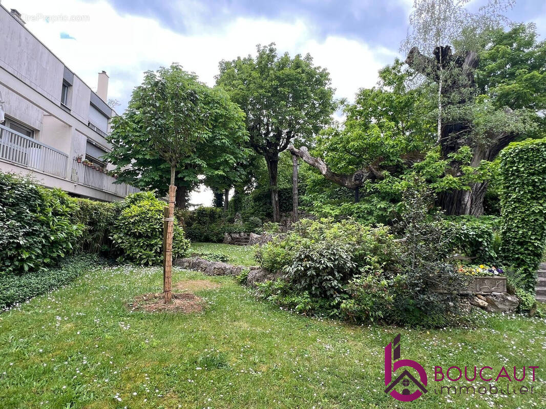 Appartement à LE PLESSIS-ROBINSON