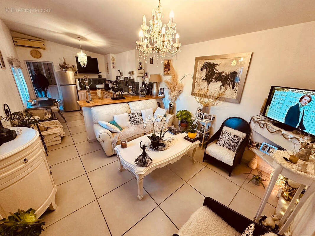 Commerce à TORREILLES