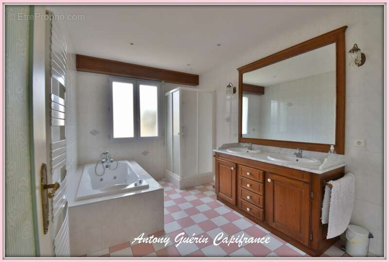 Maison à LES HERBIERS