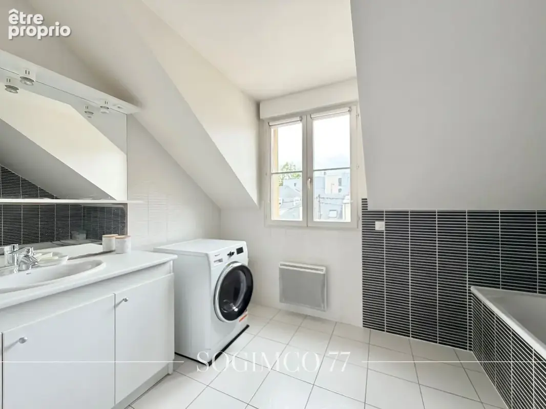 Exceptionnel en hyper centre : duplex au dernier étage avec ascenseur et terrasse de 25 m2 - photo 11