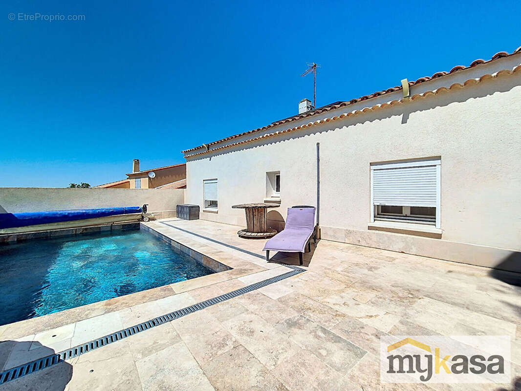 Maison à SAINT-MITRE-LES-REMPARTS