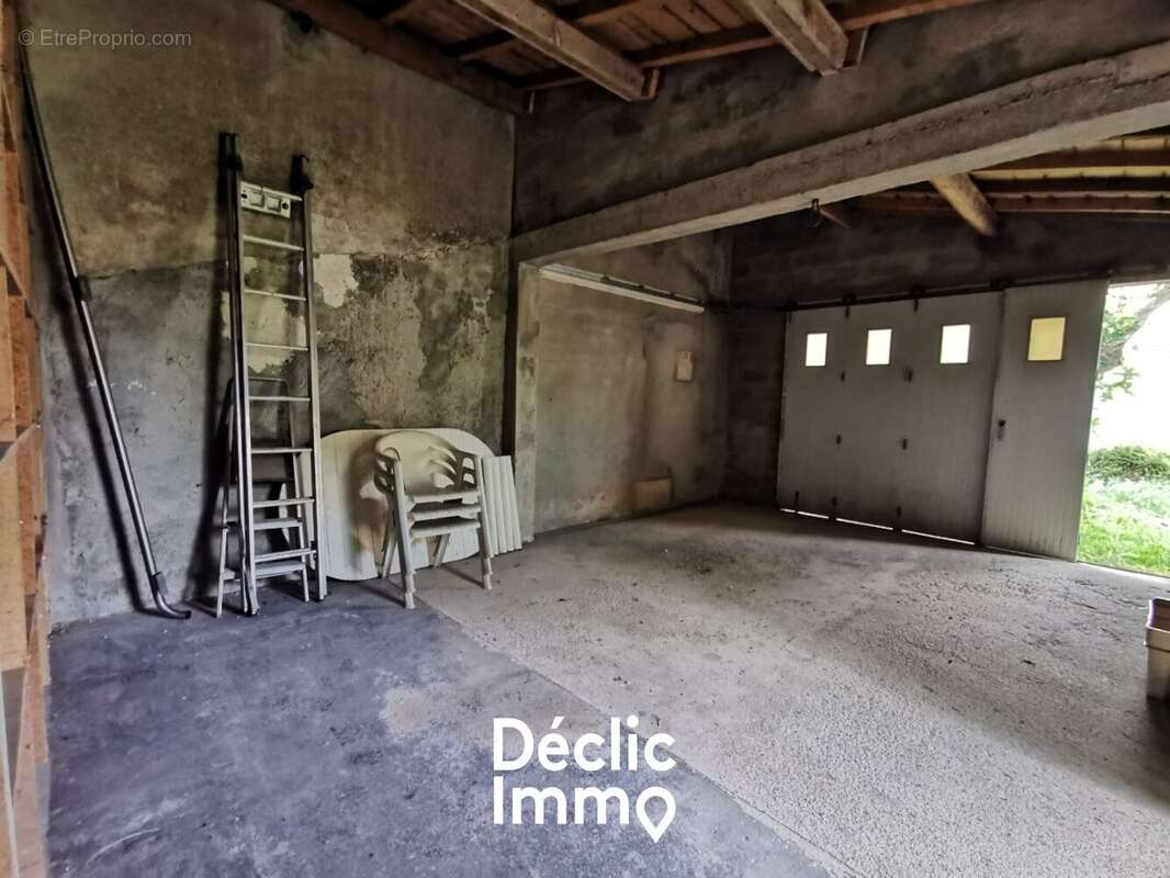 Maison ancienne à rénover avec grange et fort potentiel à Prin-Deyrançon - photo 11