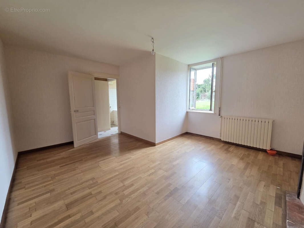 Maison à SAINT-PIERRE-LAVAL