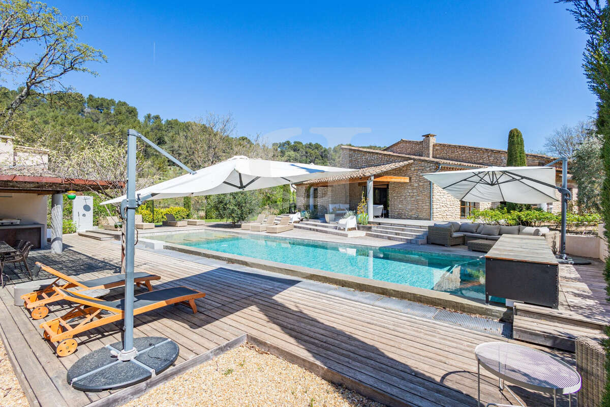 Maison à MENERBES