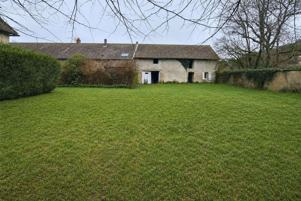 Maison à LUCENAY-L'EVEQUE