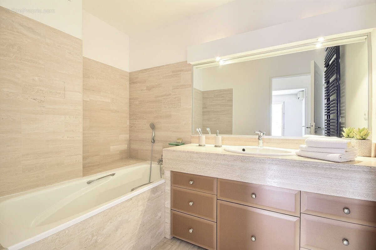 Appartement à MARSEILLE-8E