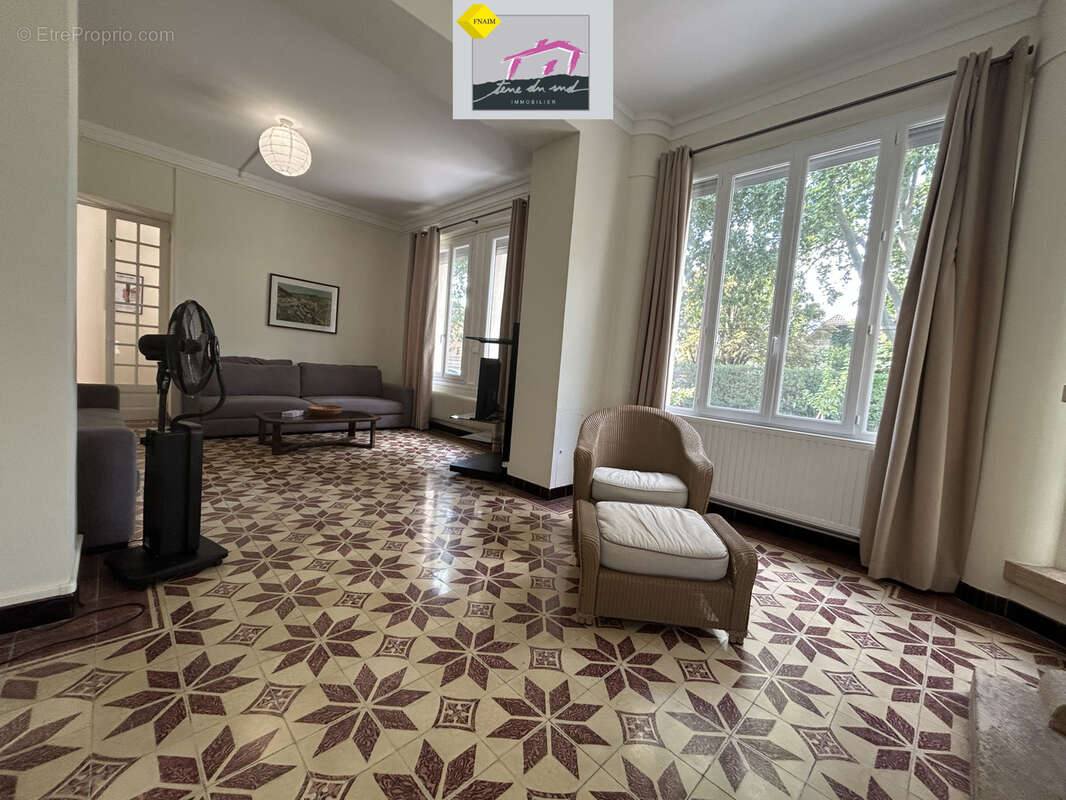 Maison bourgeoise au cœur d'un magnifique terrain avec piscine. - photo 5