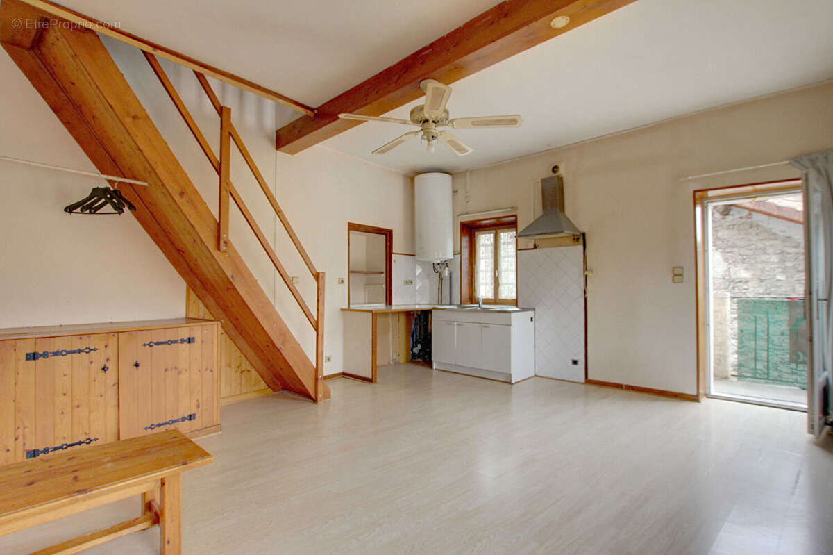 Appartement à SERRIERES-EN-CHAUTAGNE