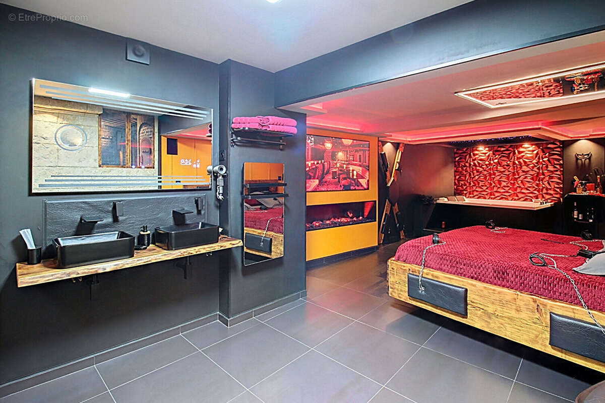 À Vendre Love Room Haut de Gamme ! Loft Équipé & Rentable - Bargemon - photo 2
