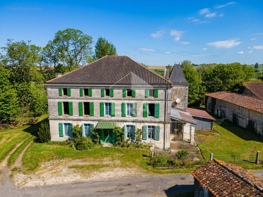 Maison à CHAMPAGNE-VIGNY