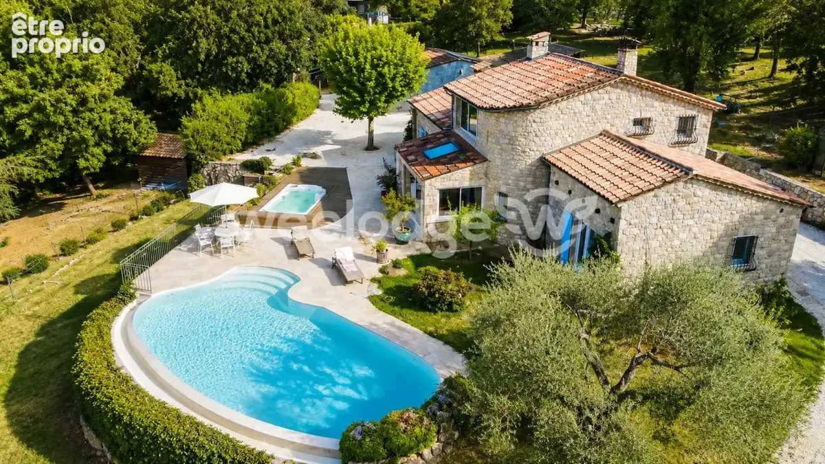 Maison 9 pièces 195 m² à vendre à Fayence (83440) - photo 2