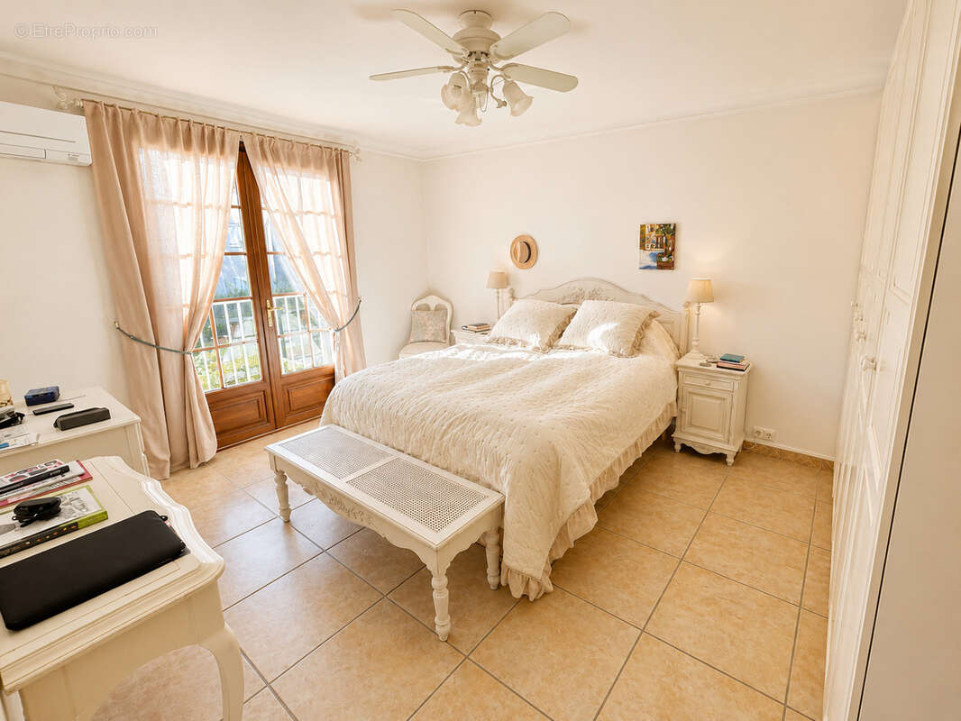 Maison 140 m² à Gassin  - photo 4