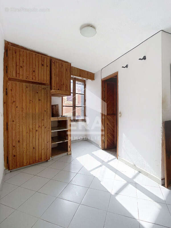 Maison à SAINT-MITRE-LES-REMPARTS