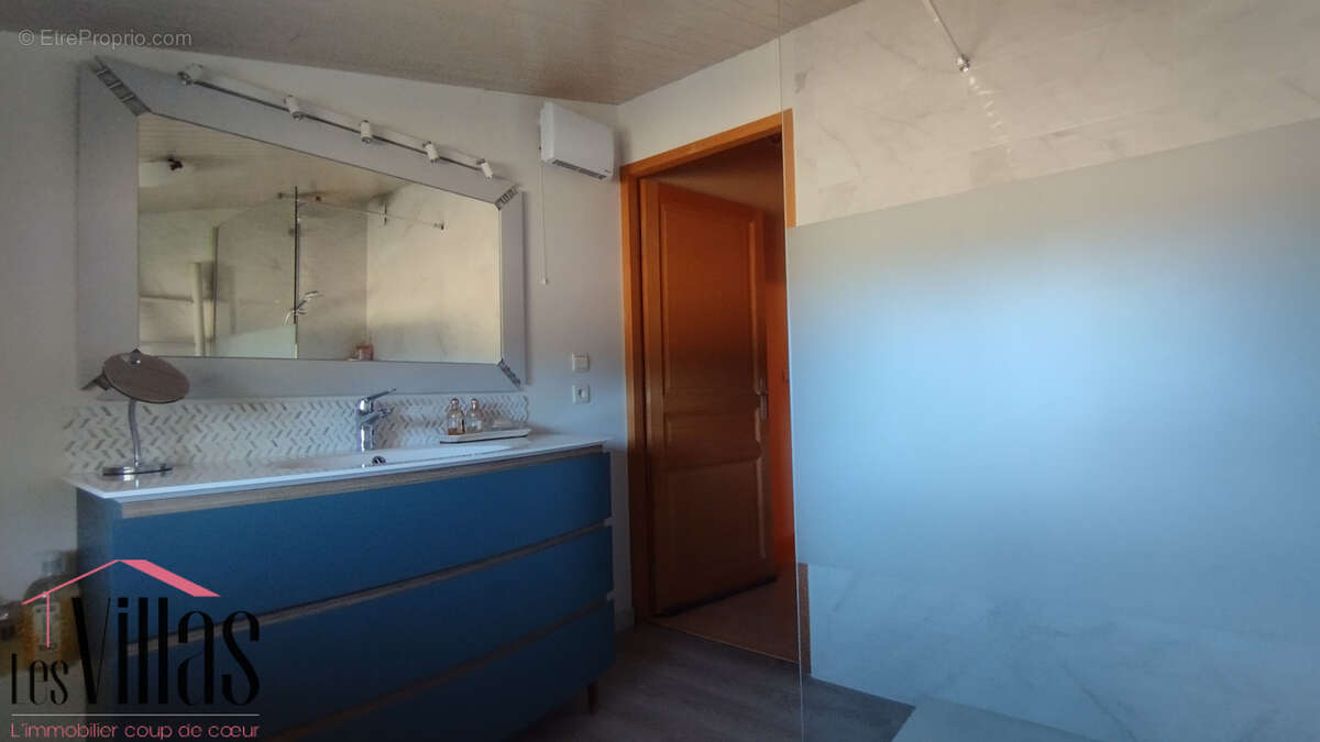 Mas de caractère rénové   195 m2 habitables sur plus de 550 m2 de terrain - photo 16