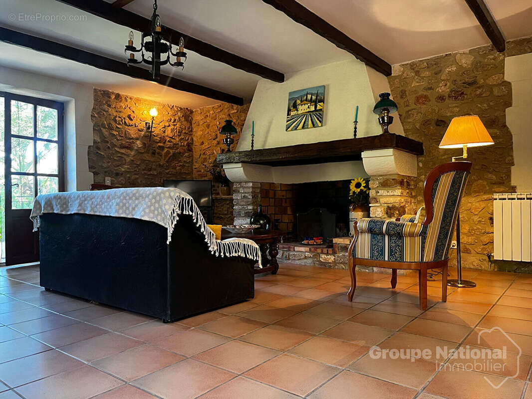 Maison à SAINT-JULIEN-DE-PEYROLAS