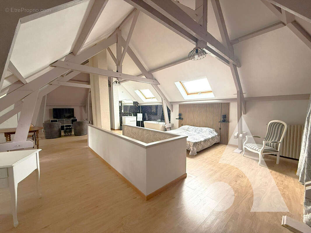 Maison à ESTREES-SAINT-DENIS
