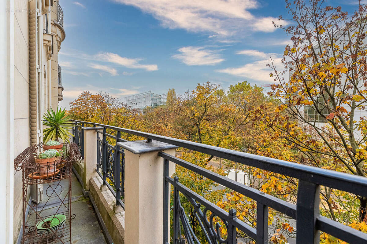 Appartement à PARIS-14E