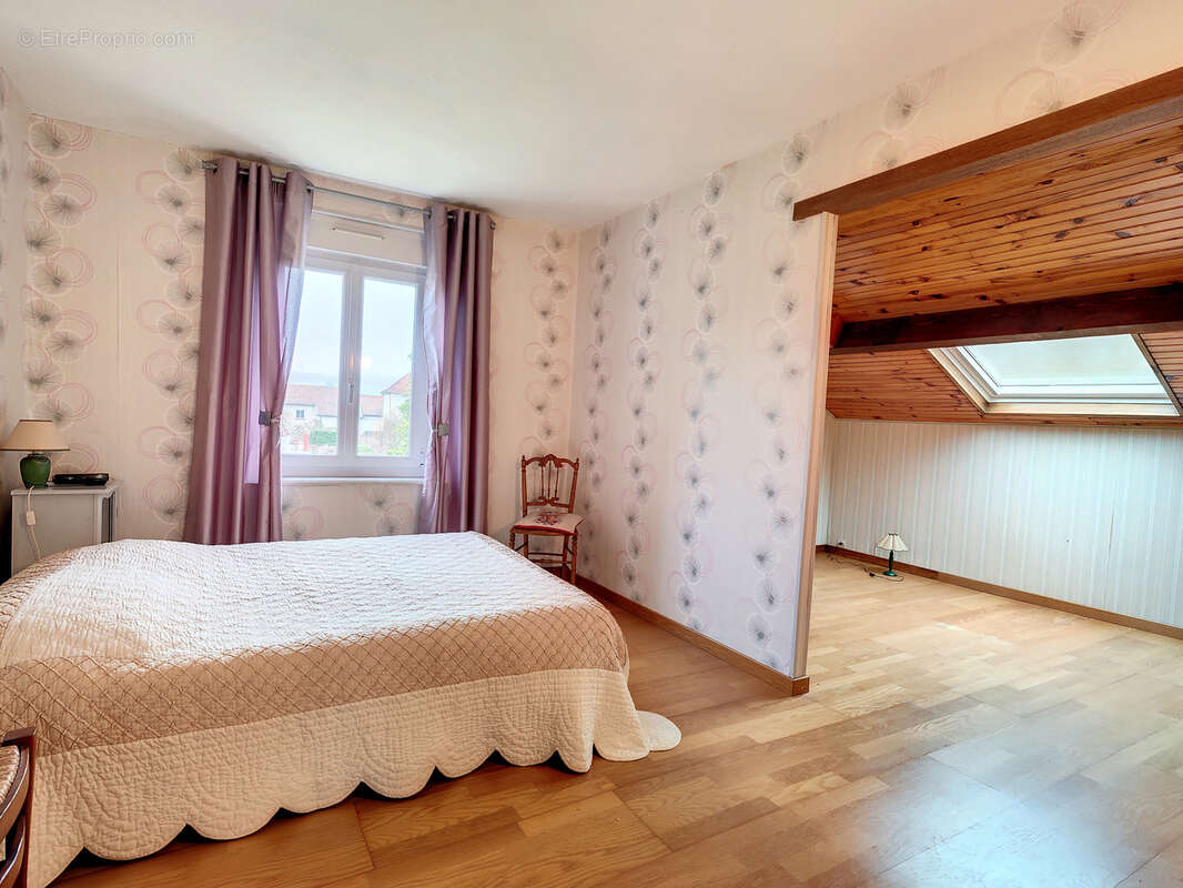 Maison à LES PAROCHES