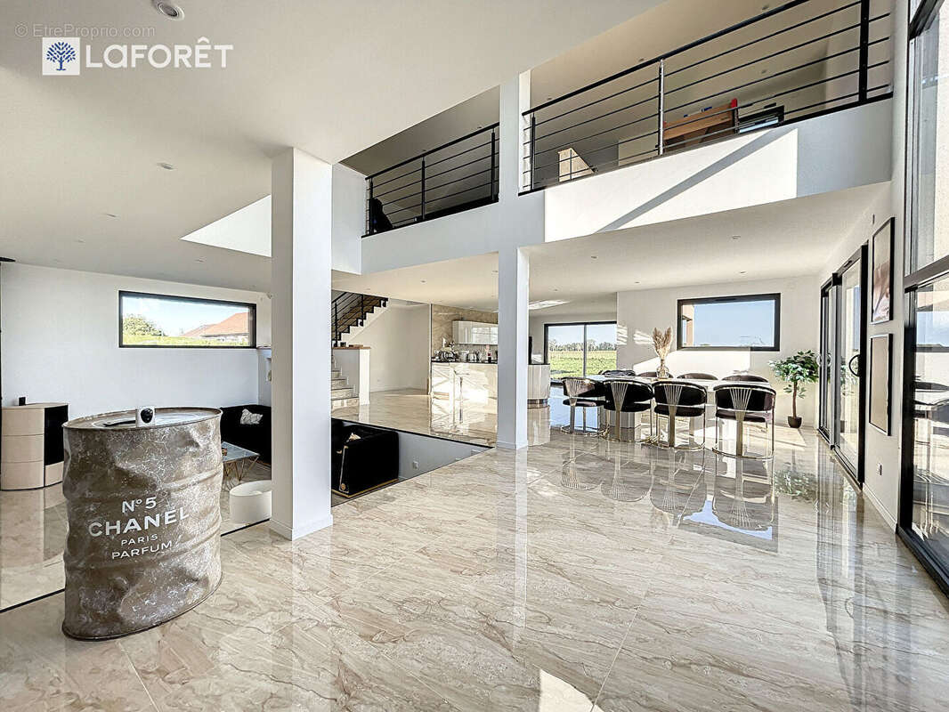 Maison contemporaine - TERRES DE CAUX - 365 m² - photo 3