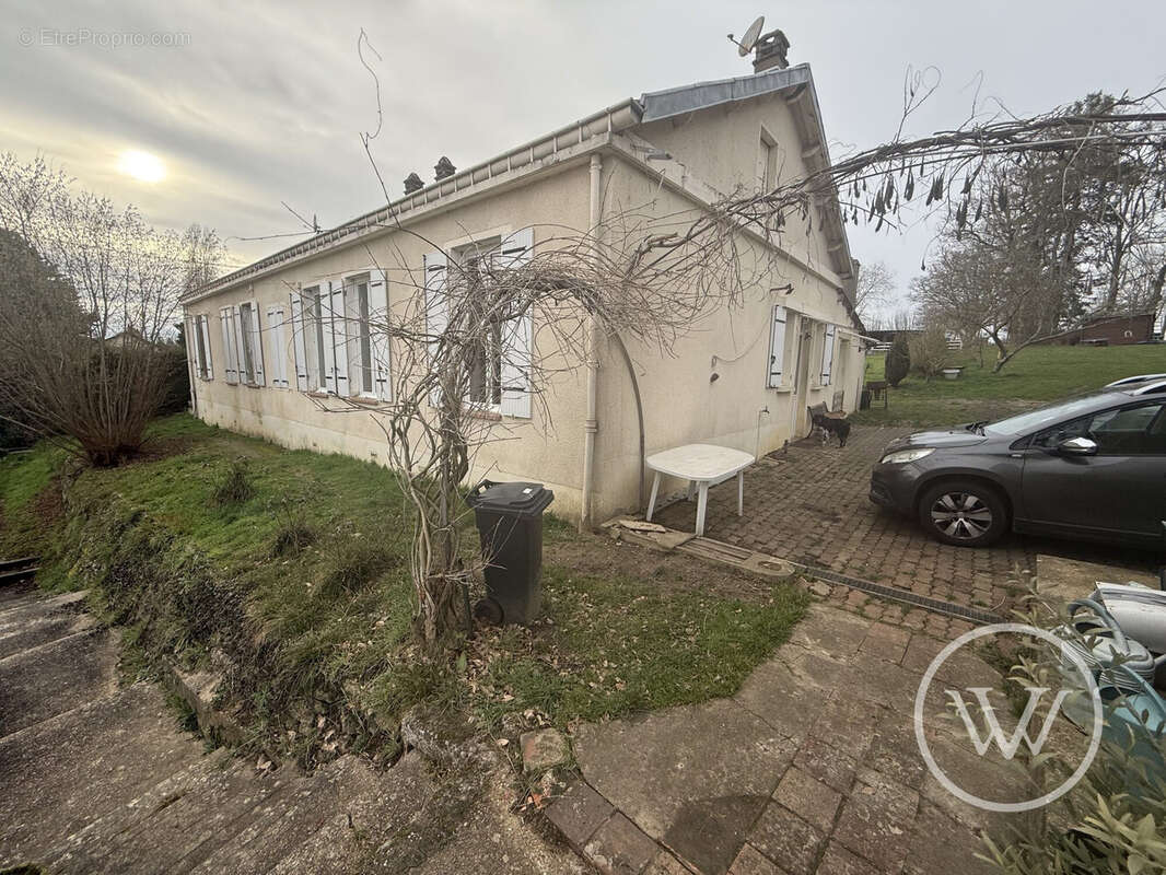 Maison à NOYEN-SUR-SARTHE