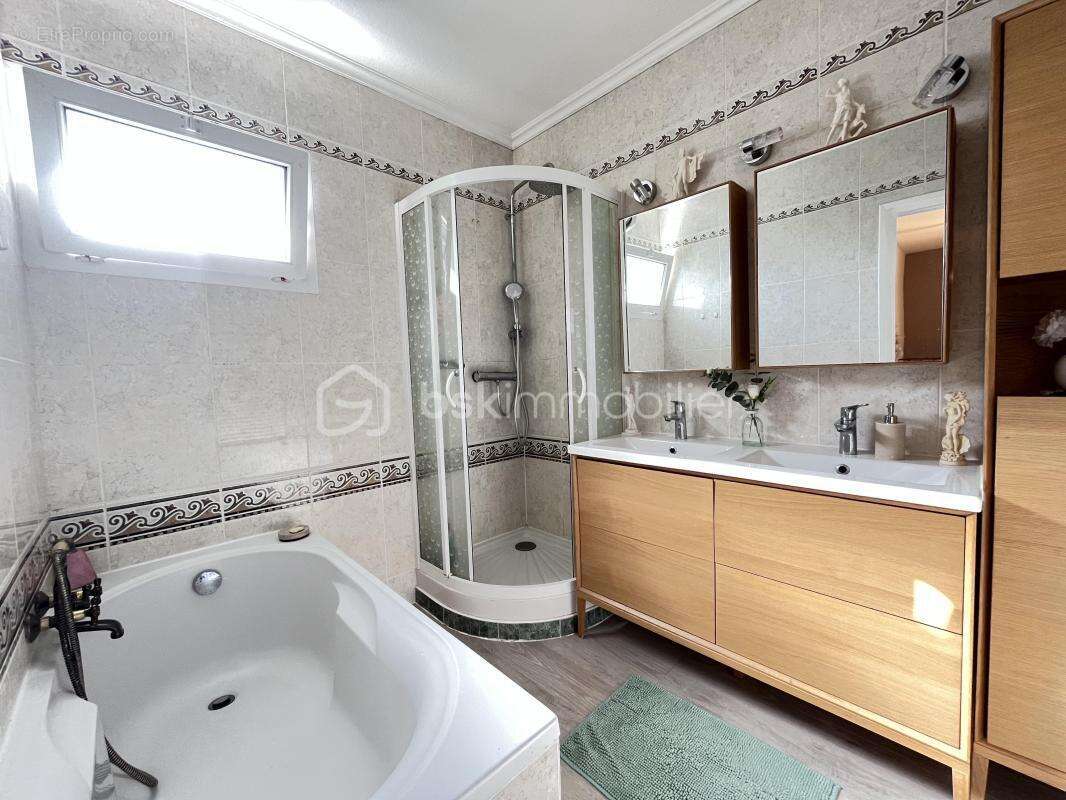 Maison familiale 108 m² – 3 chambres + bureau – Jardin – 2 garages - photo 17