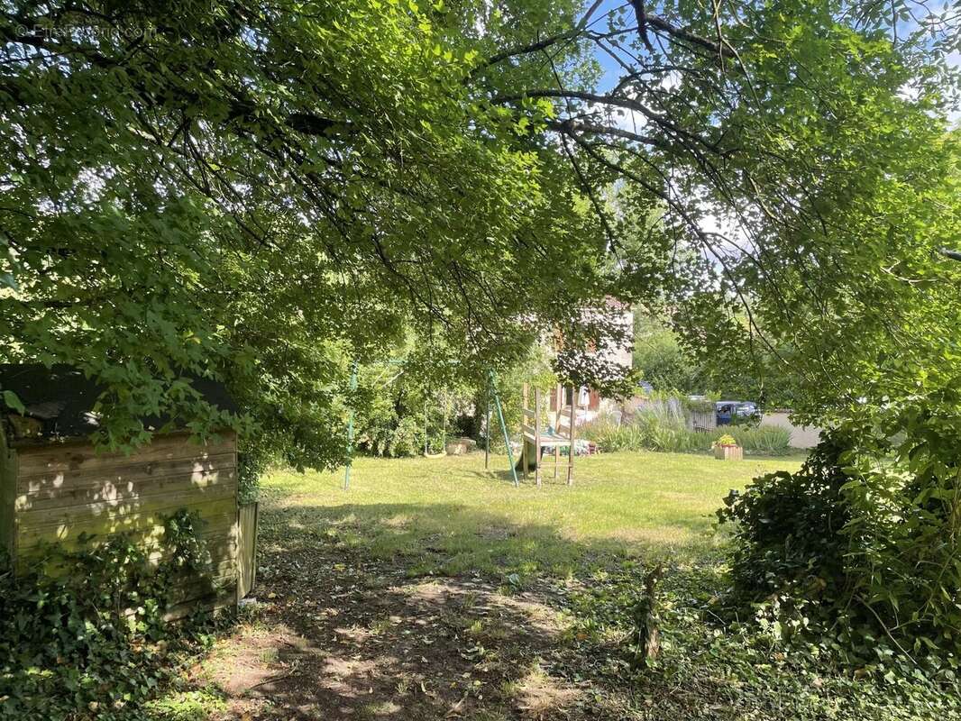 Maison à SAINT-PIERRE-DE-JUILLERS