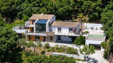 Maison 220 m² à Cavalaire-Sur-Mer  - photo 2