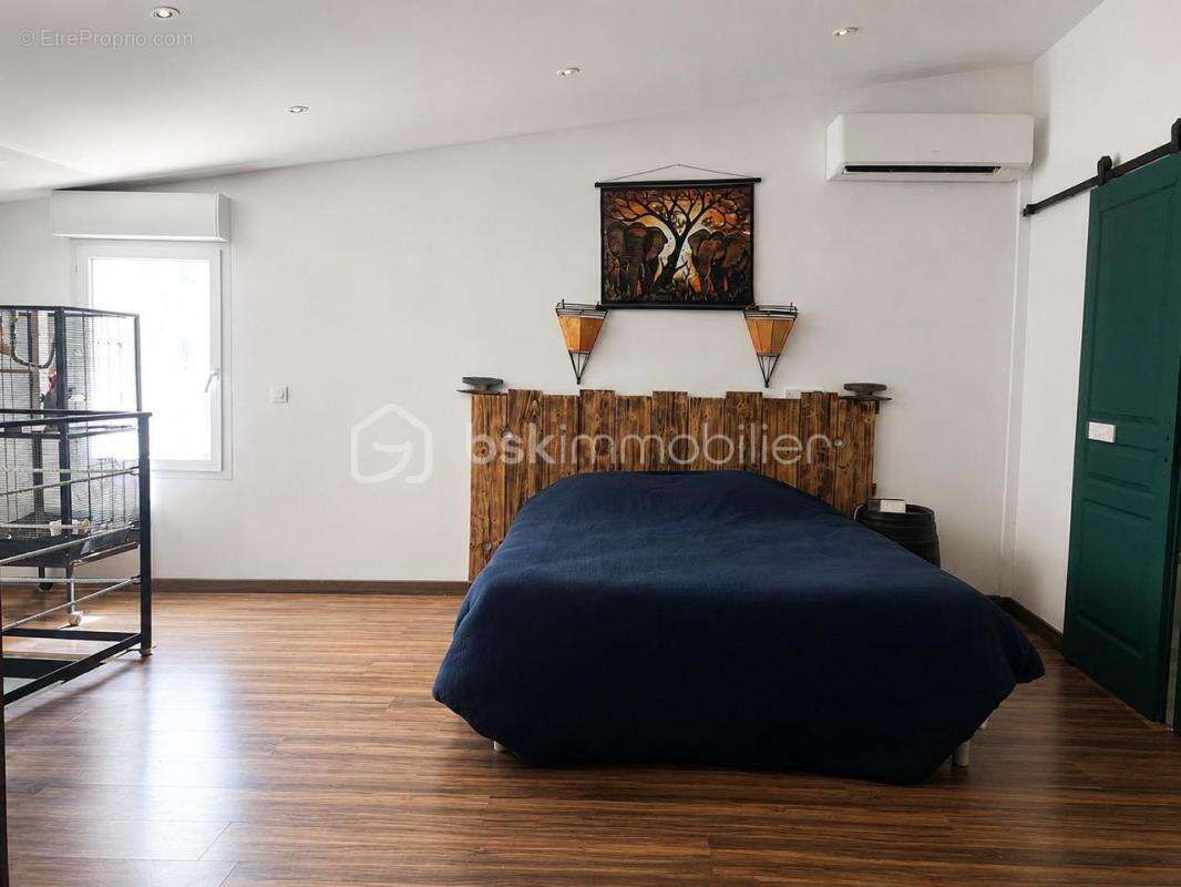 Ensemble immobilier composé d'une habitation R+1 de Type 3 de 138,60 m² habitables et d'un atelier de 121 m² - photo 5