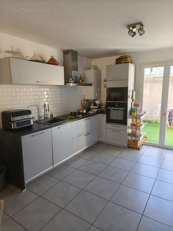 Cuisine 10 m2 - Maison à PORT-DE-BOUC