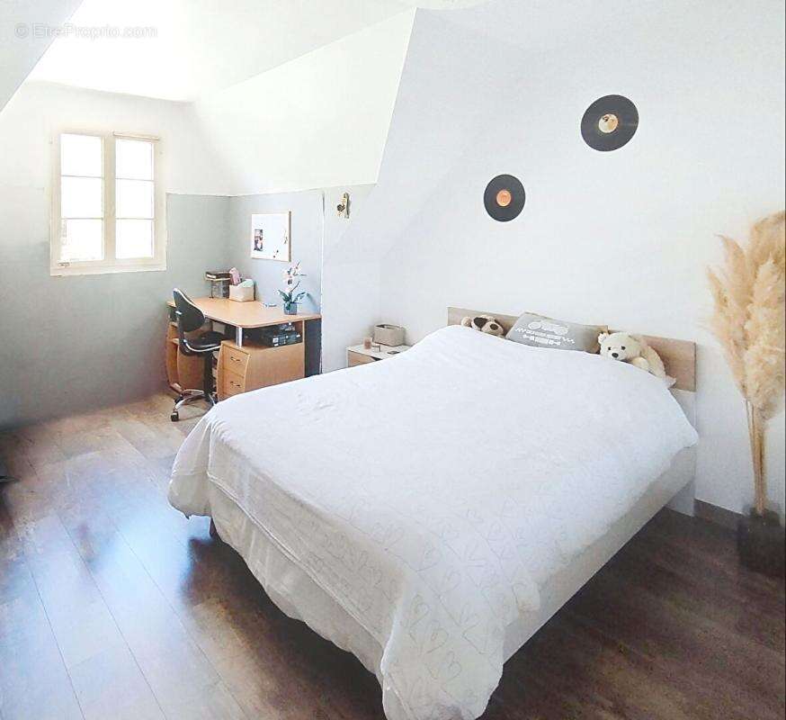 Maison à CHARENTILLY