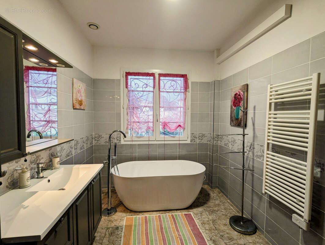 Maison à ESPONDEILHAN