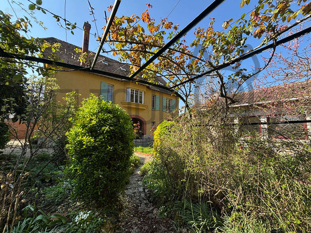 Maison à COULOMMIERS